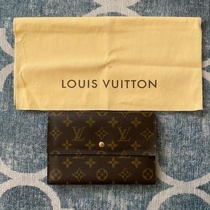 LOUIS VUITTON Pochette Passport Long Bifold Wallet Monogram